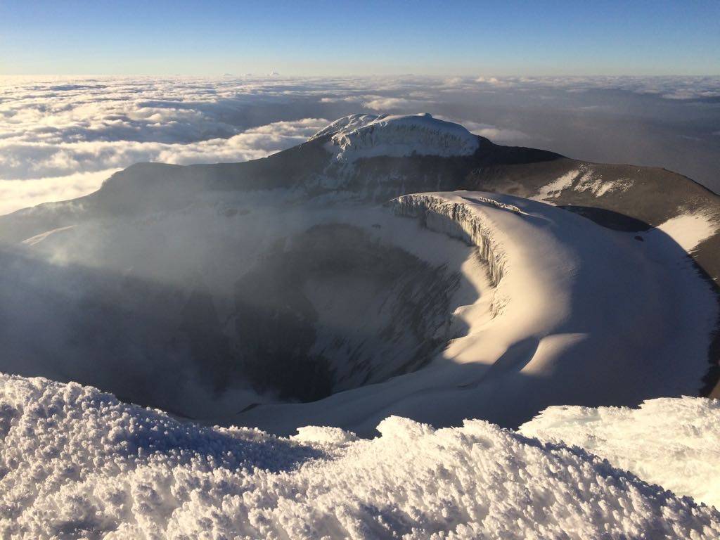 Cumbre Cotopaxi, Vista al crater, escalada en Ecuador HighSummits